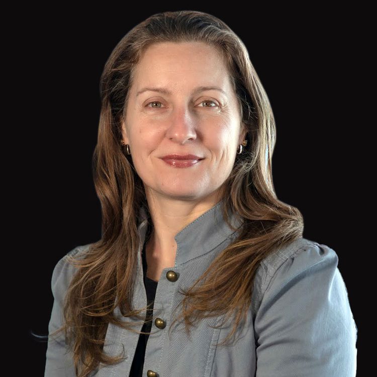 Headshot of Caroline Wright.