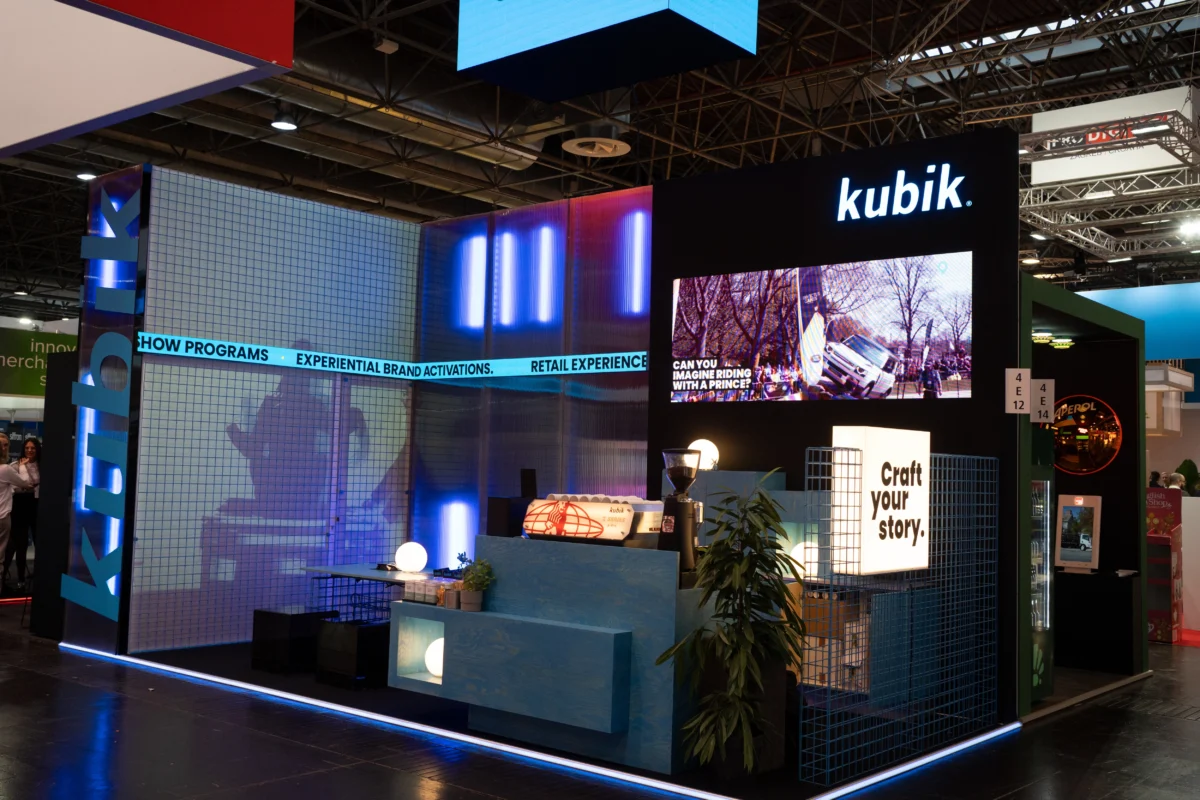 Kubik small in-line exhibit featuring digital displays, illuminated graphics, and modular design elements
