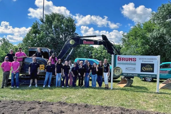 Queen Exhibits team and project partners mark the company’s Ohio facility expansion