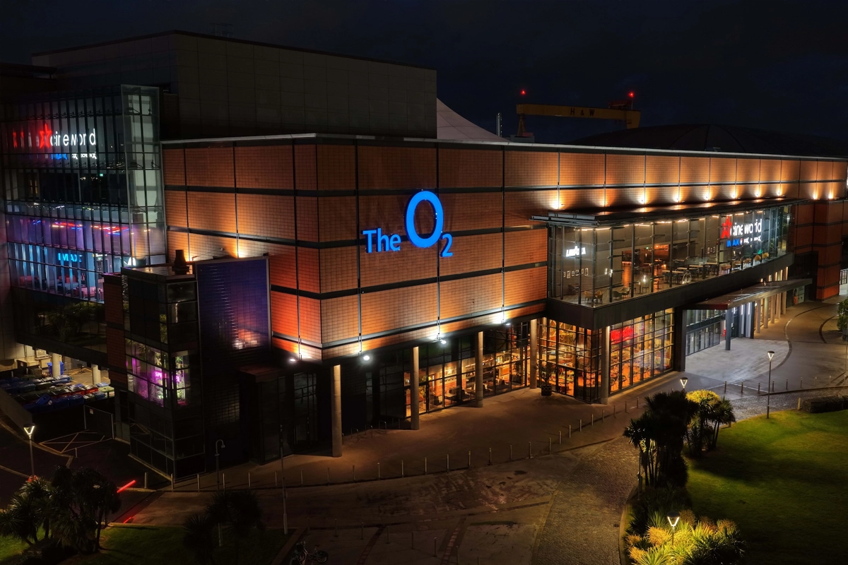 The O2 Belfast illuminated at night