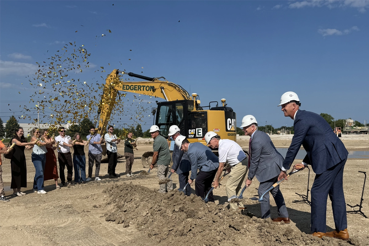 Derse leaders break ground on the company’s new Oak Creek, Wisconsin, headquarters