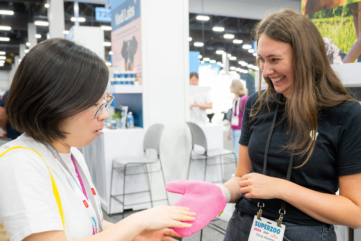 Olivia Abrams of TiCK MiTT demonstrates the company’s product at SUPERZOO