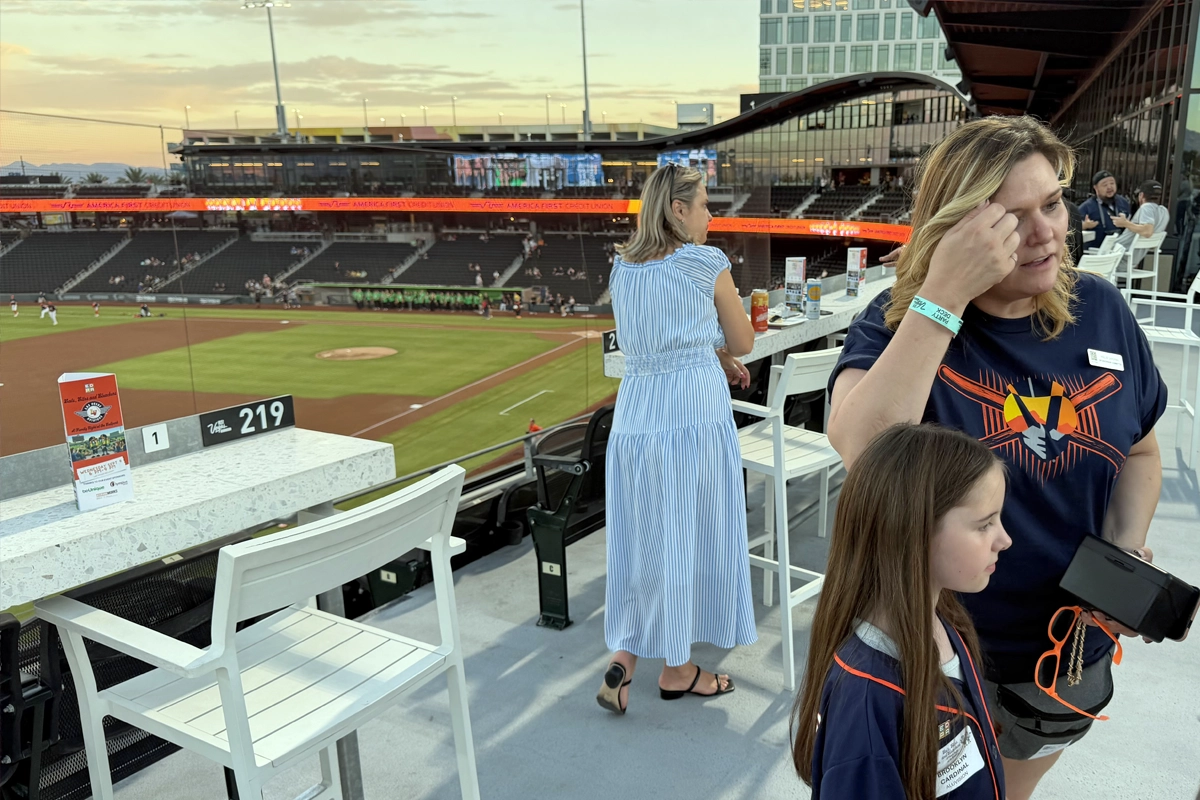 Brooklyn Cardinal with her mother, Hollie Cardinal, at Las Vegas EDPA Family Night