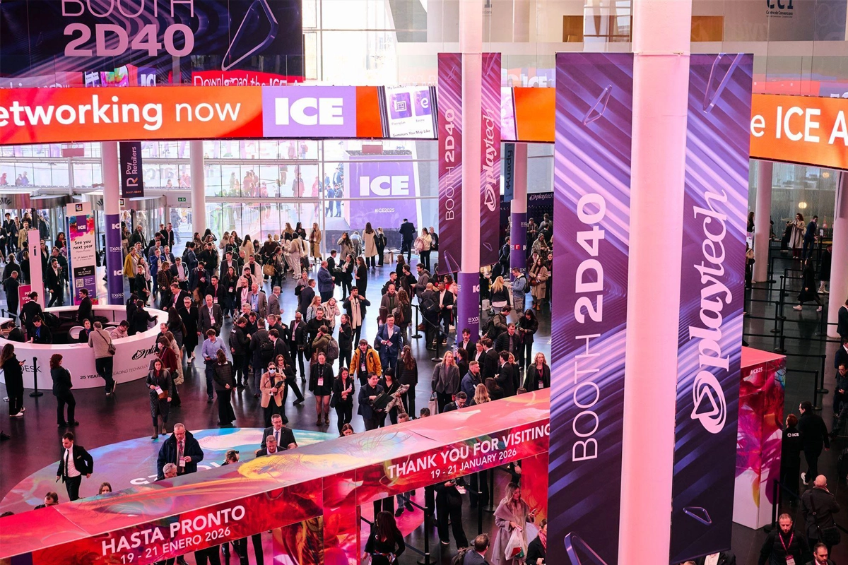 Crowds move through ICE 2025 at Fira Barcelona