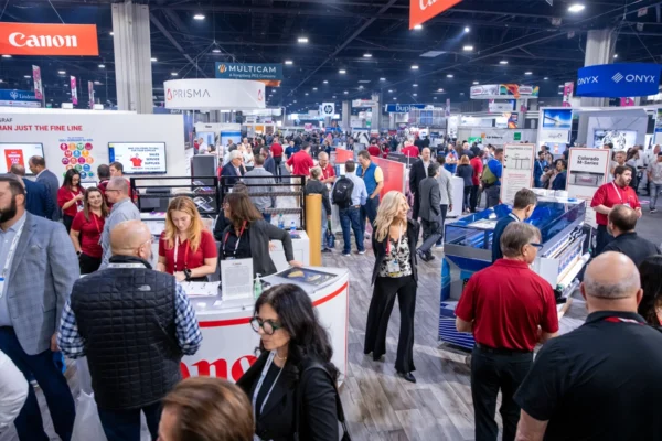 Crowds fill the PRINTING United Expo show floor